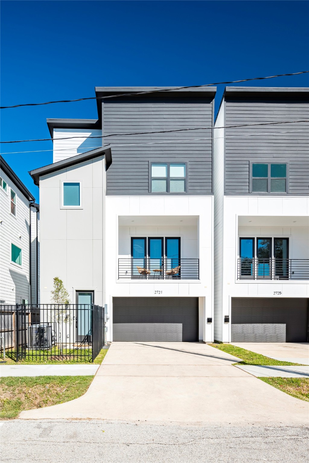 2721 Rosalie Street Houston, TX 77004 - Photo 44 of 44 a front view of a house with a yard