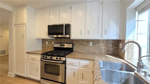$3,900 | 144 Agostino, Irvine, CA 92614