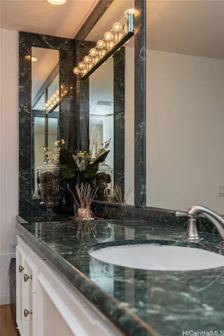 $7,000 | 4999 Kahala Avenue, Unit 445, Honolulu, HI 96816