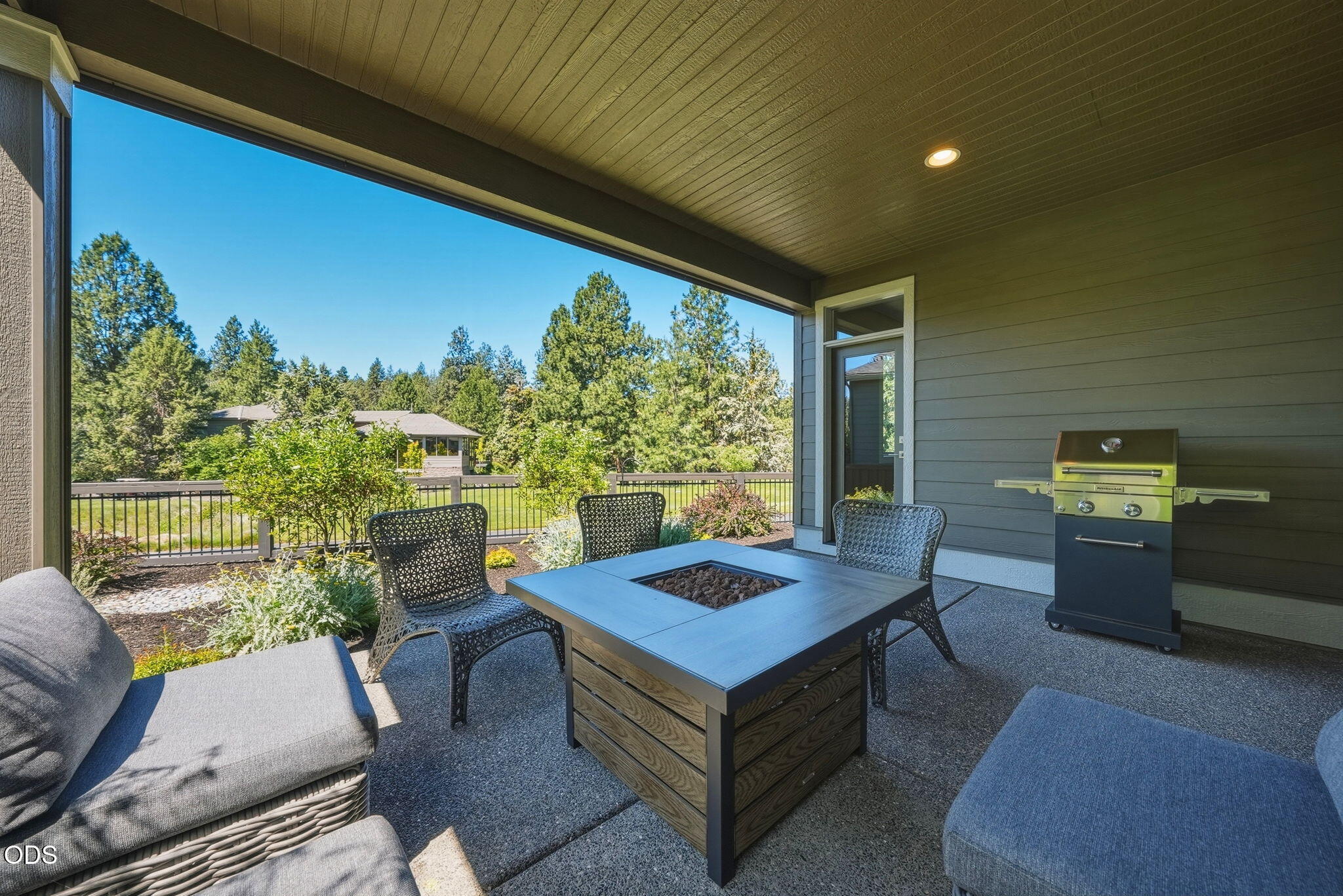 2627 Northwest Rippling River Court Bend, OR 97703 - Photo 26 of 48