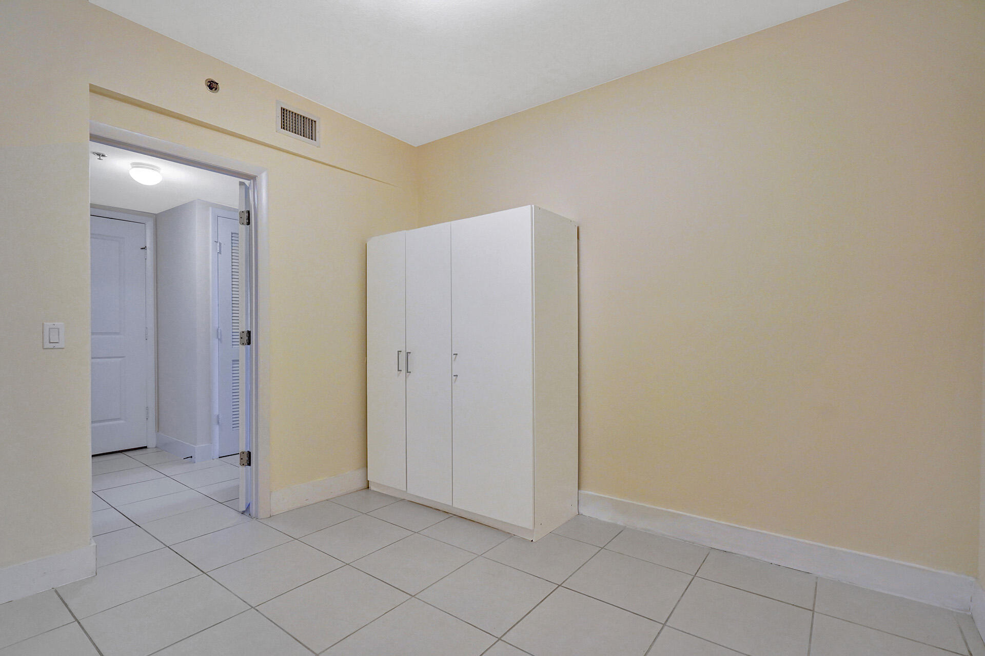 2641 North Flamingo Road, Unit 406N Sunrise, FL 33323 - Photo 17 of 54 DSC03779