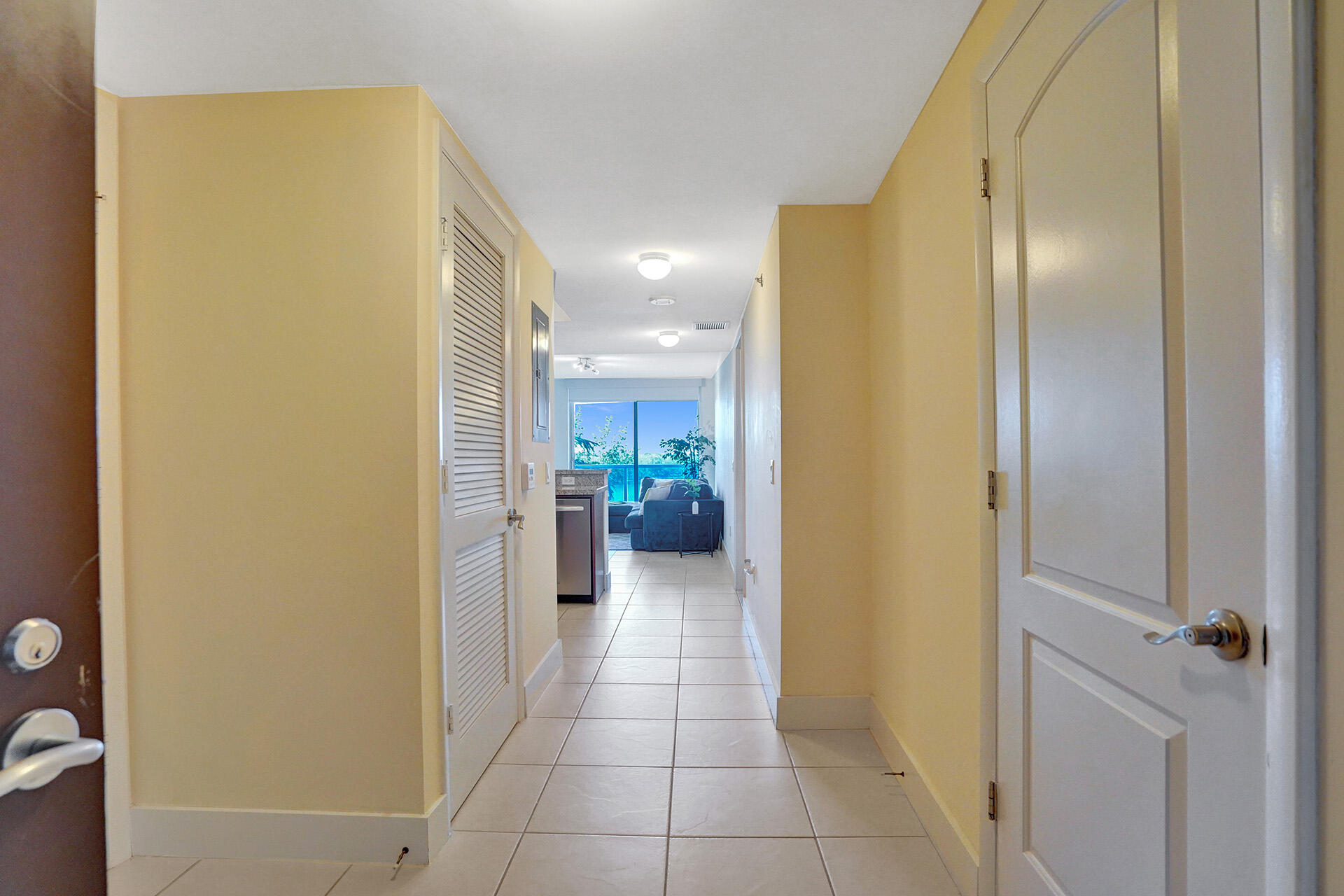 2641 North Flamingo Road, Unit 406N Sunrise, FL 33323 - Photo 18 of 54 DSC03782