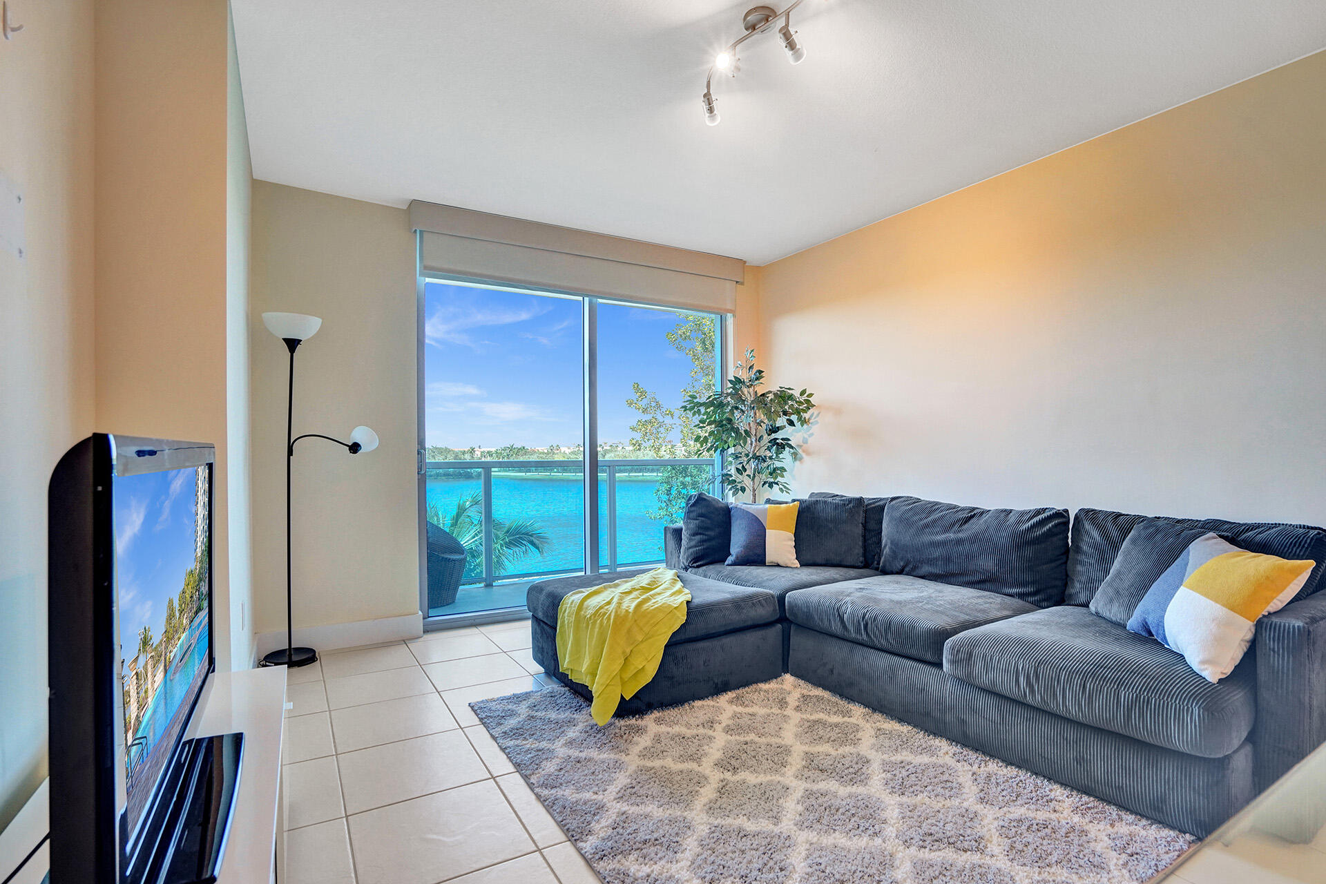 2641 North Flamingo Road, Unit 406N Sunrise, FL 33323 - Photo 20 of 54 DSC03794