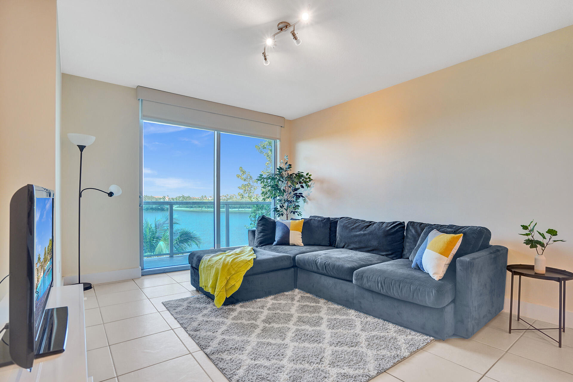 2641 North Flamingo Road, Unit 406N Sunrise, FL 33323 - Photo 30 of 54 DSC03833