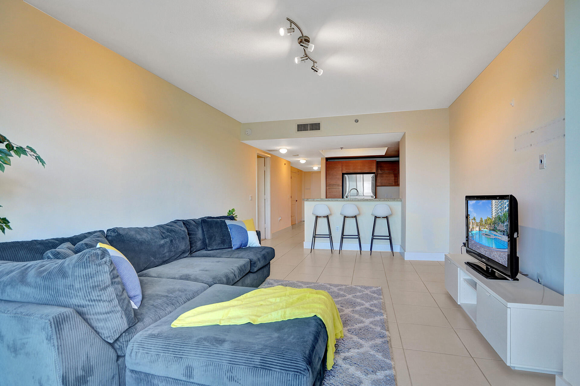 2641 North Flamingo Road, Unit 406N Sunrise, FL 33323 - Photo 31 of 54 DSC03839