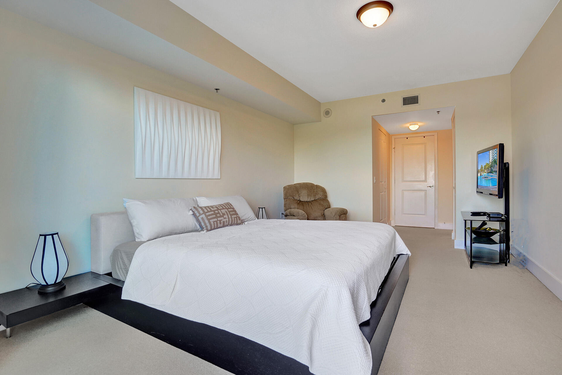 2641 North Flamingo Road, Unit 406N Sunrise, FL 33323 - Photo 8 of 54 DSC03749