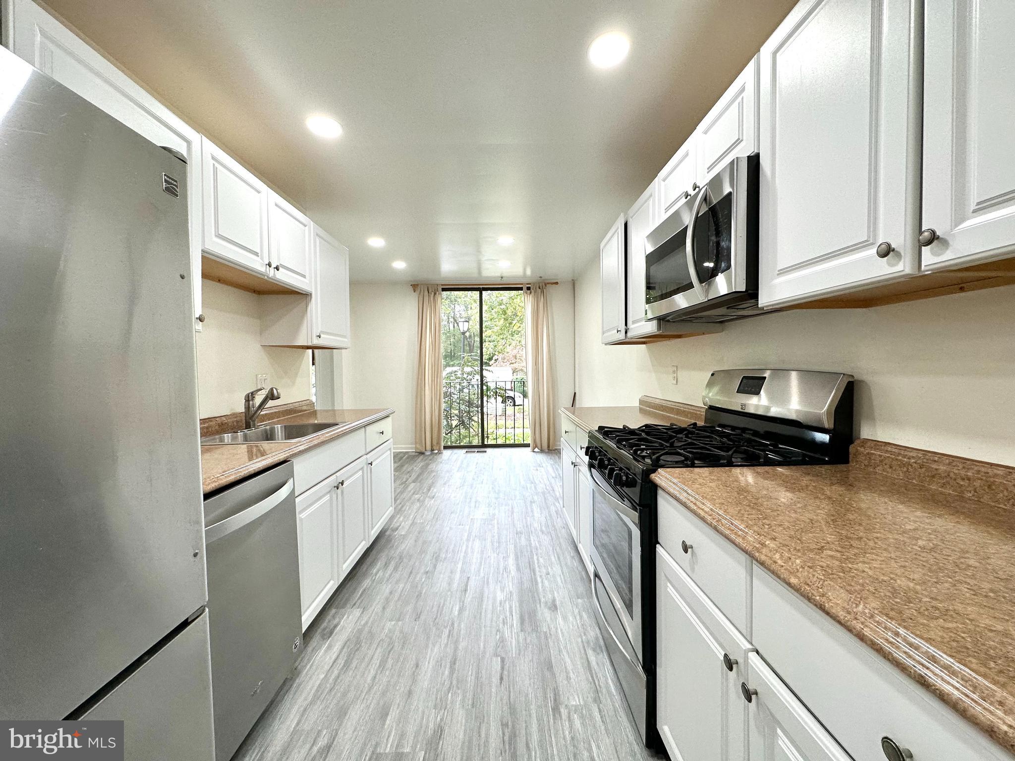 8119 Inverness Ridge Road Potomac, MD 20854 - Photo 5 of 42