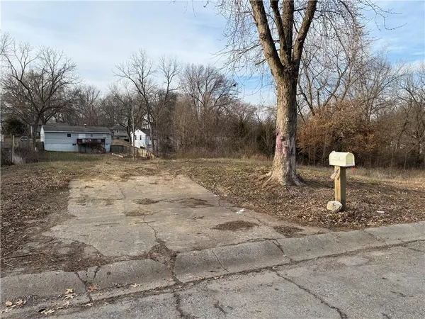 $20,000 | 4918 North Wallace Drive, Kansas City, MO 64119