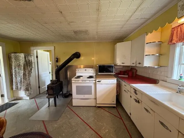 $279,000 | 10 Palm Street, Baileyville, ME 04694