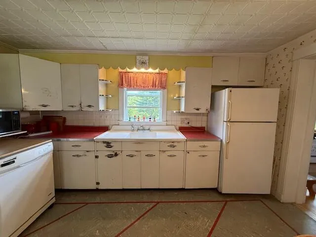 $279,000 | 10 Palm Street, Baileyville, ME 04694