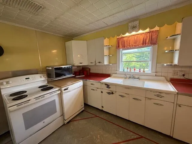 $279,000 | 10 Palm Street, Baileyville, ME 04694