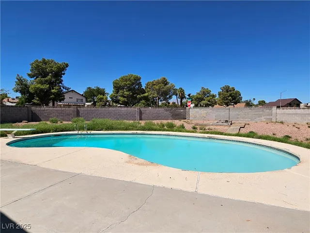 $1,895 | 4525 Troy Street, Las Vegas, NV 89103