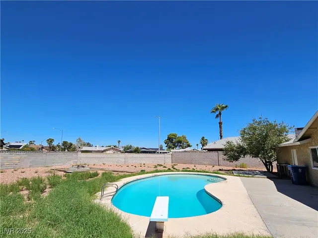 $1,895 | 4525 Troy Street, Las Vegas, NV 89103