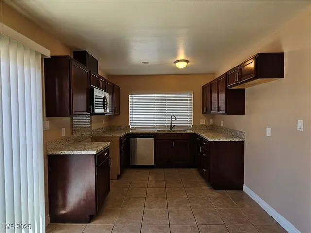 $1,895 | 4525 Troy Street, Las Vegas, NV 89103