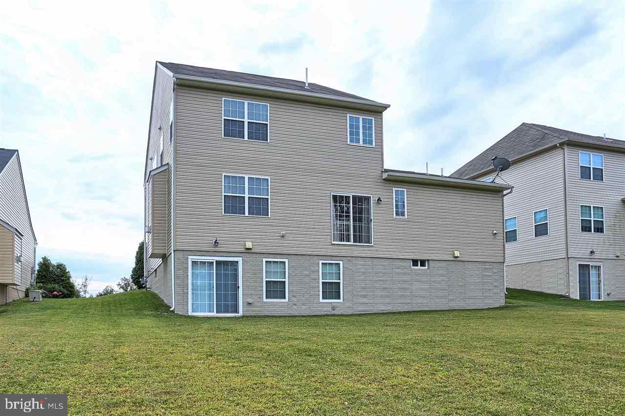 90 Hickory Ridge Circle York, PA 17404 - Photo 2 of 36