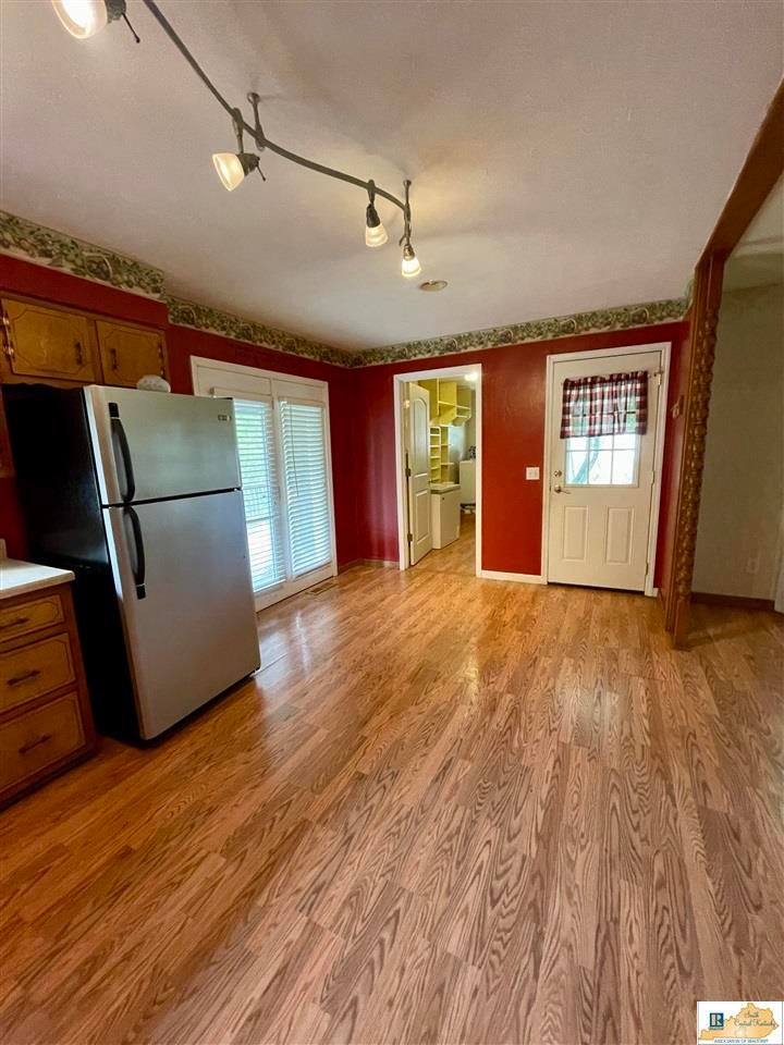 525 Hilltop View Road Summer Shade, KY 42166 - Photo 3 of 16 Gallery Image 3