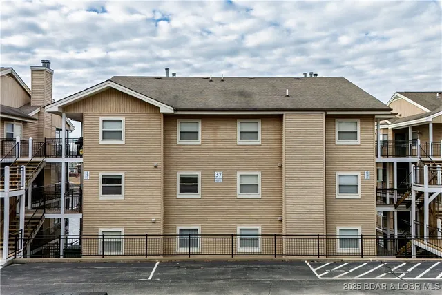 $325,000 | 37 Westshore Fls Court, Unit 3A, Lake Ozark, MO 65049