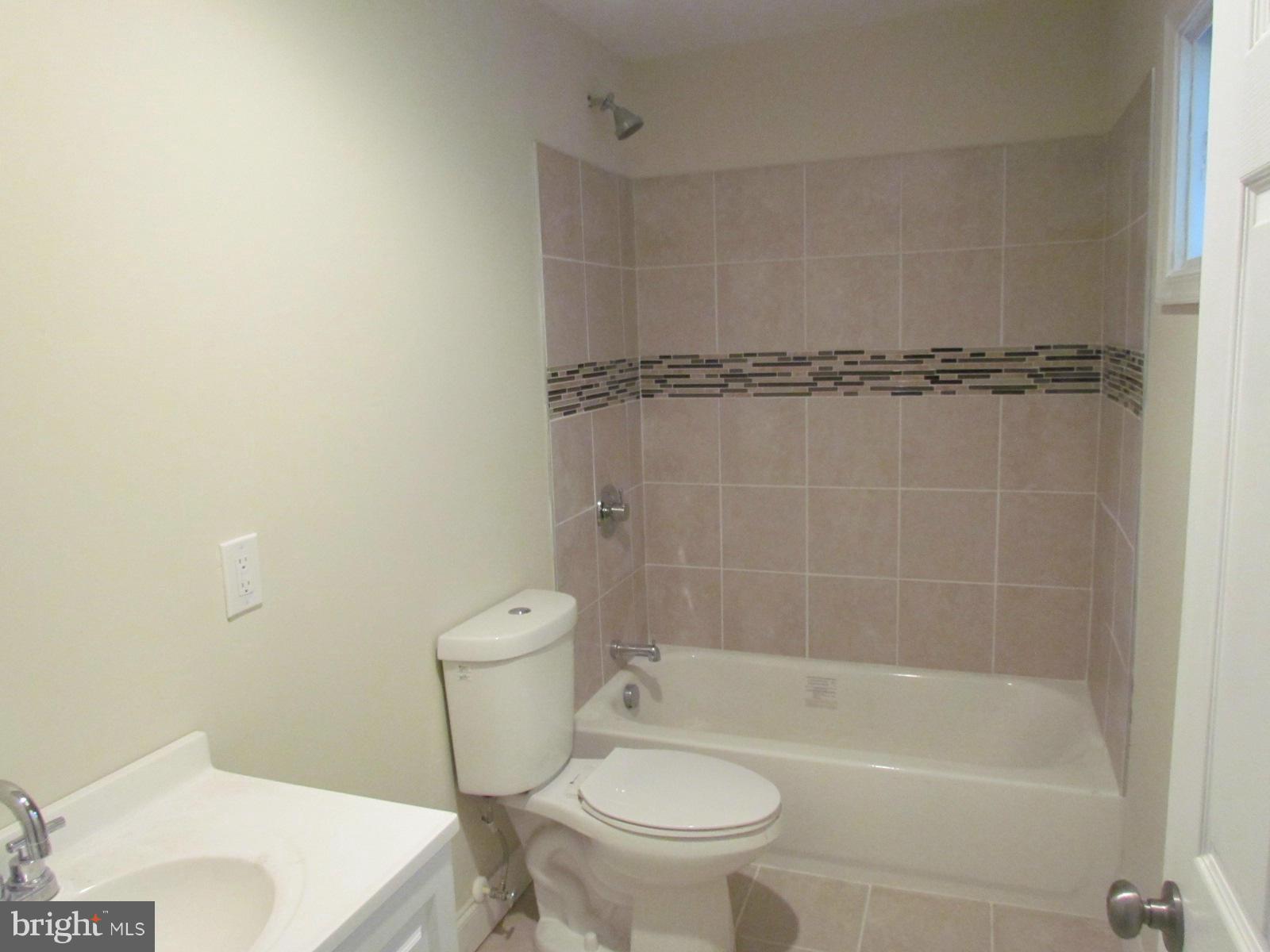 108 Avon Beach Road Baltimore, MD 21222 - Photo 9 of 16 Bath
