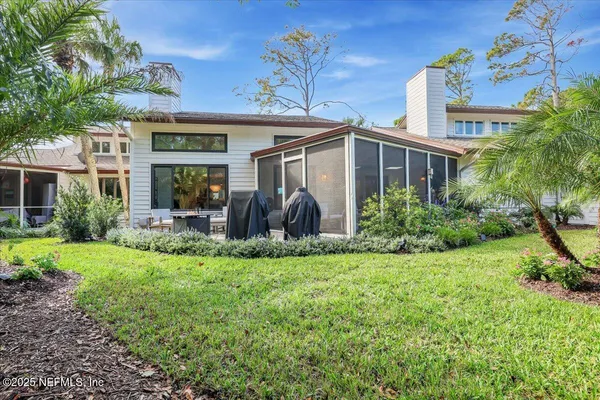 a view of a house with backyard and garden