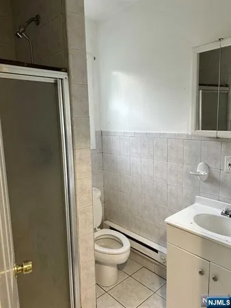 $1,250 | 1444 Hubert Terrace, Teaneck, NJ 07666