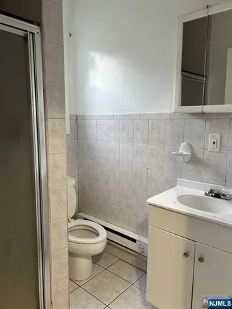 $1,250 | 1444 Hubert Terrace, Teaneck, NJ 07666