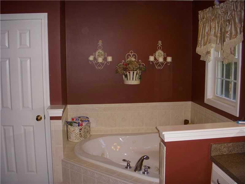9 Kennedy Road Foster, RI 02825 - Photo 17 of 25 Master Bath/Spa.