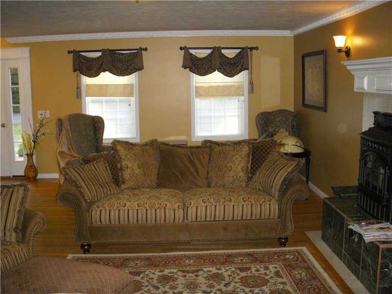 9 Kennedy Road Foster, RI 02825 - Photo 4 of 25 Living Room.