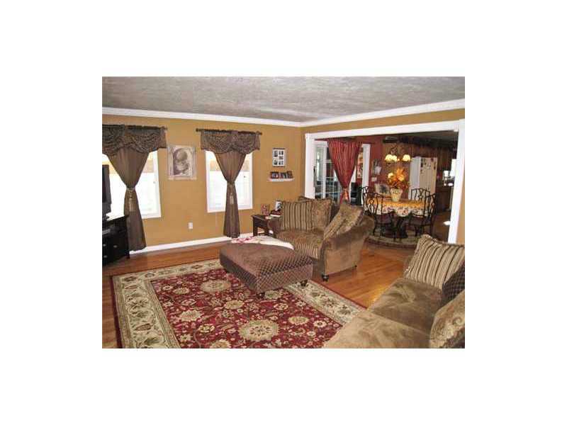 9 Kennedy Road Foster, RI 02825 - Photo 6 of 25 Living Room.