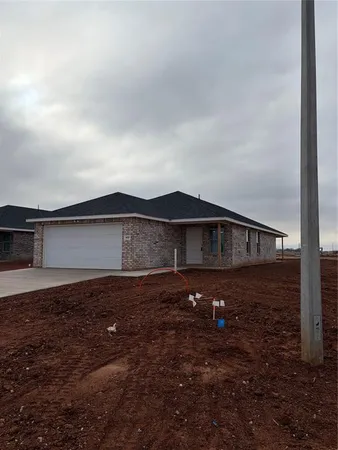 a view of a house with backyard and garden