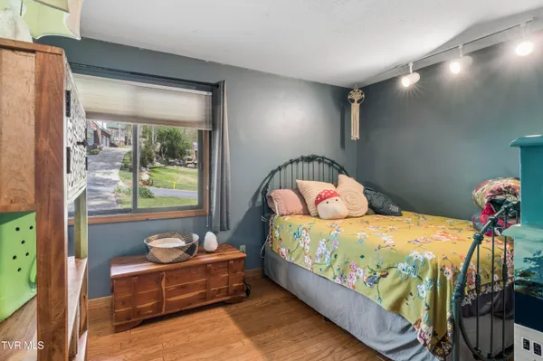 $549,900 | 1823 Woodhaven Drive, Elizabethton, TN 37643