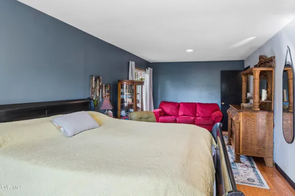 $549,900 | 1823 Woodhaven Drive, Elizabethton, TN 37643