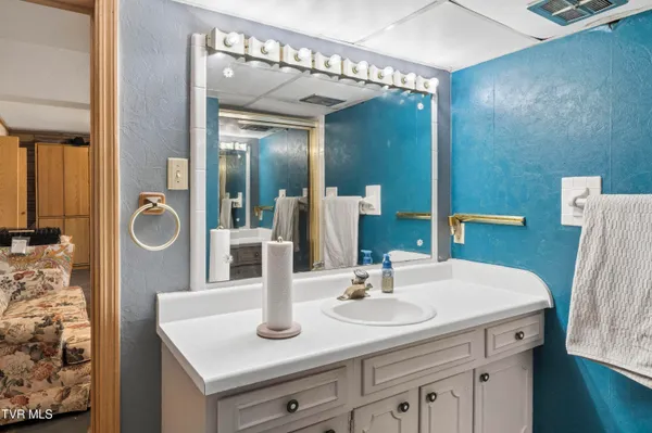 $549,900 | 1823 Woodhaven Drive, Elizabethton, TN 37643