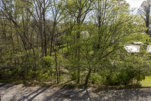 $549,900 | 1823 Woodhaven Drive, Elizabethton, TN 37643