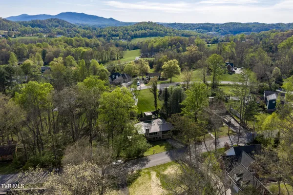 $549,900 | 1823 Woodhaven Drive, Elizabethton, TN 37643