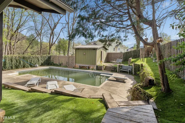 $549,900 | 1823 Woodhaven Drive, Elizabethton, TN 37643