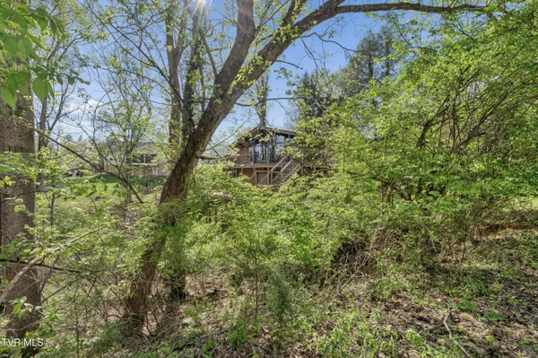 $549,900 | 1823 Woodhaven Drive, Elizabethton, TN 37643