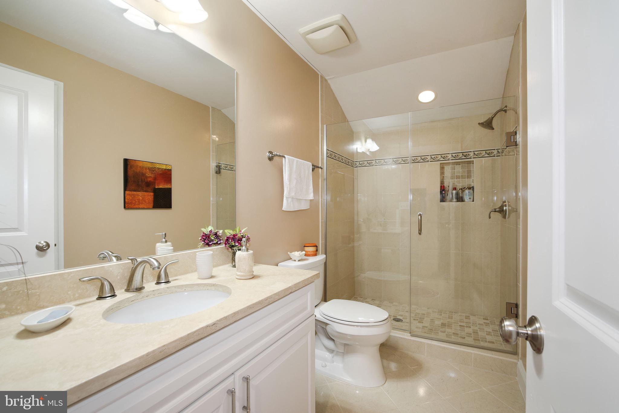 8623 Rayburn Road Bethesda, MD 20817 - Photo 32 of 46 Top Floor Fifth Bath