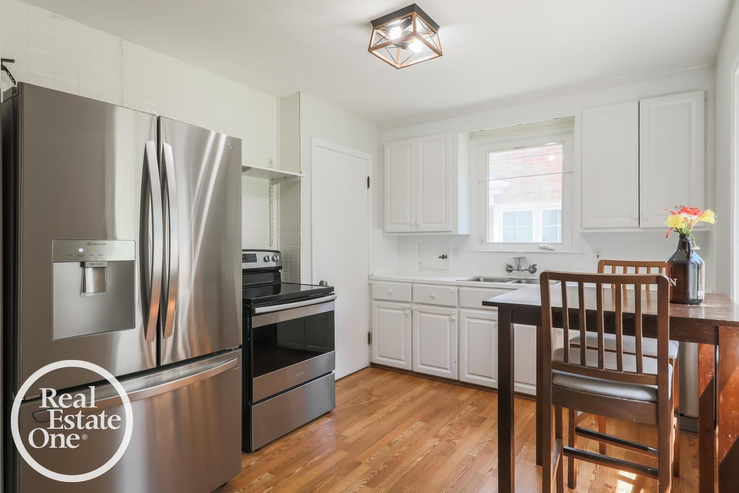 491 Bournemouth Road Grosse Pointe, MI 48236 - Photo 6 of 23 50180163-90ad2bfb-2bc2-47e6-8888-b9698c84eee8.JPG