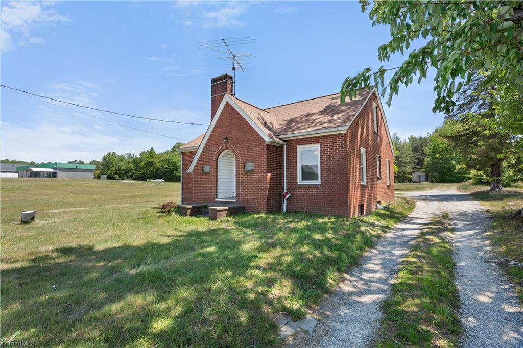 5358 Gumtree Road Winston-Salem, NC 27107 - Photo 2 of 30