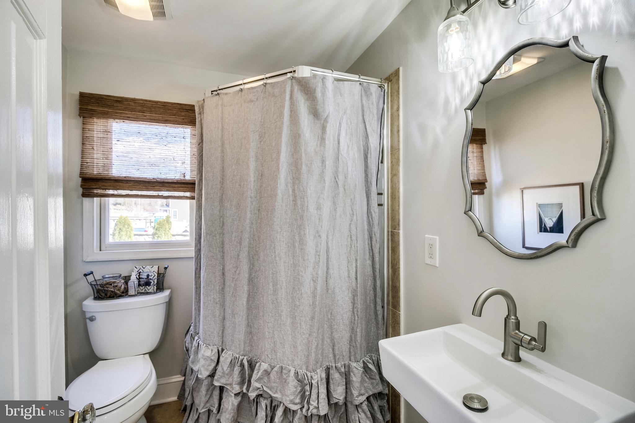 3601 Old Post Road Fairfax, VA 22030 - Photo 40 of 78 Main level full bath