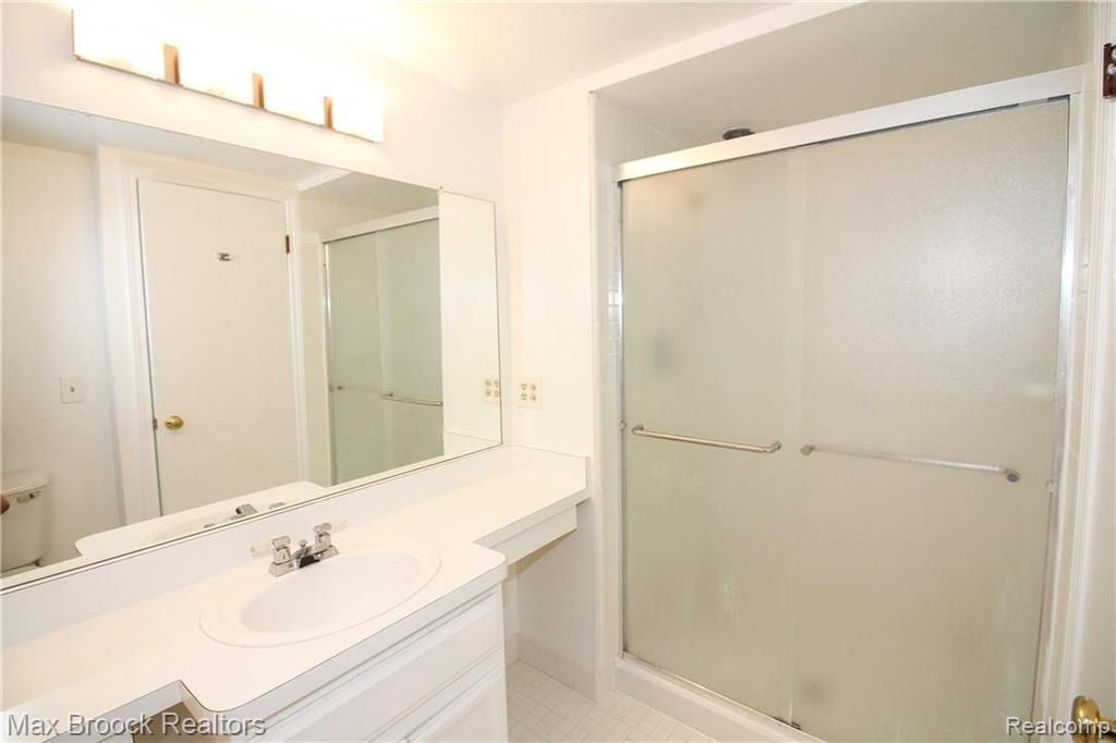 29676 Middlebelt Road Farmington Hills, MI 48334 - Photo 24 of 34