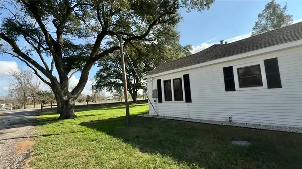 a view of house with backyard