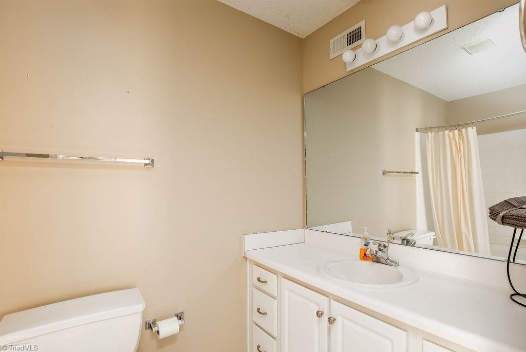 2630 Ingleside Drive, Unit 2D High Point, NC 27265 - Photo 11 of 16