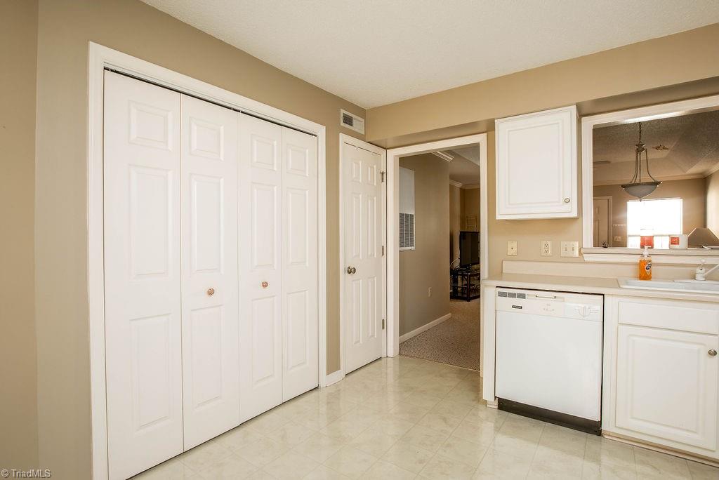 2630 Ingleside Drive, Unit 2D High Point, NC 27265 - Photo 6 of 16