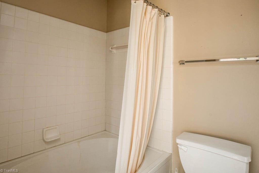 2630 Ingleside Drive, Unit 2D High Point, NC 27265 - Photo 10 of 16