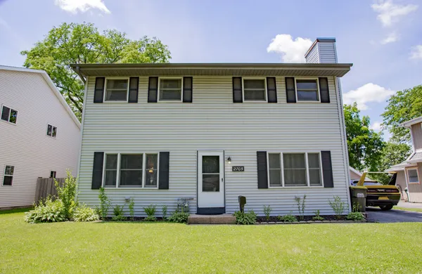 $479,999 | 2705 School Drive, Rolling Meadows, IL 60008