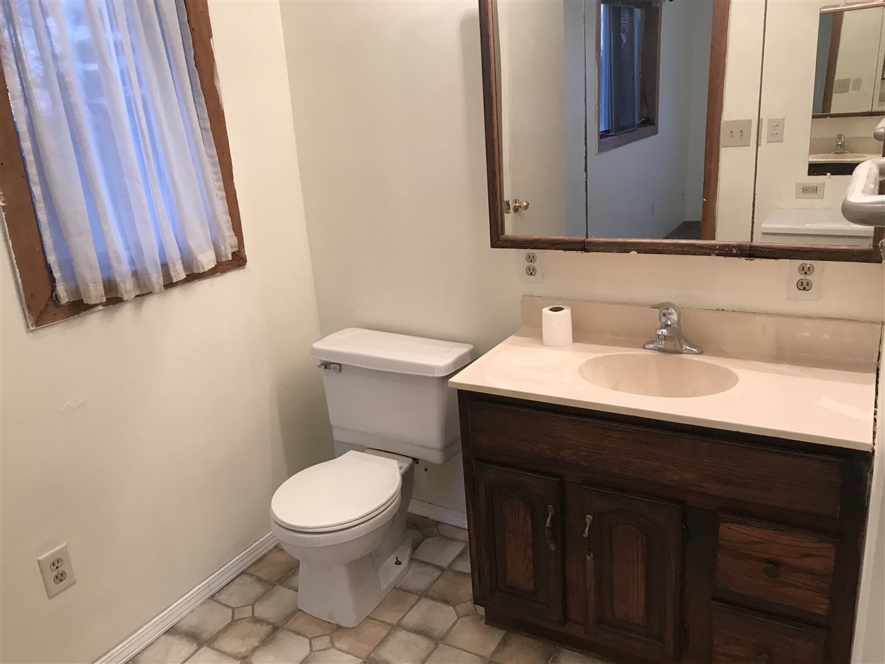4044 South Vassar Road Burton, MI 48519 - Photo 41 of 56 50002216-51.JPG