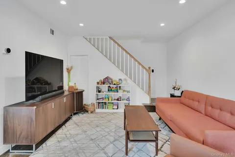 $429,000 | 219 Storm Drive, Holtsville, NY 11742