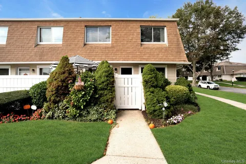 $429,000 | 219 Storm Drive, Holtsville, NY 11742