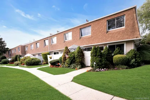 $429,000 | 219 Storm Drive, Holtsville, NY 11742